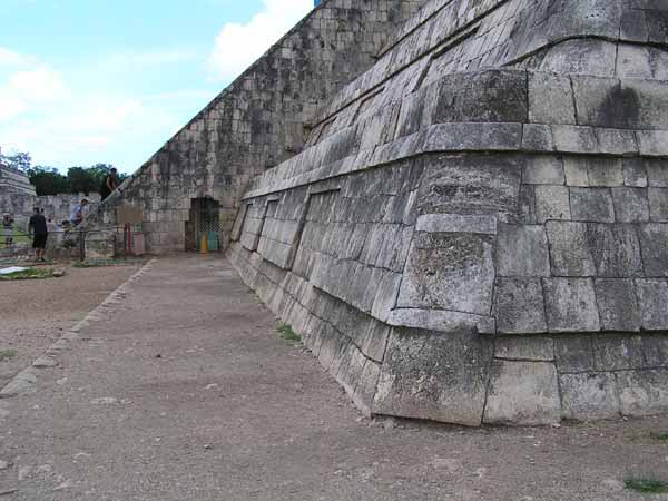 Eckstein der Pyramide des Kukulcán