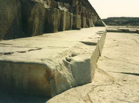Pyramiden von Gizeh - Pflastersteine Nordseite Cheopspyramide