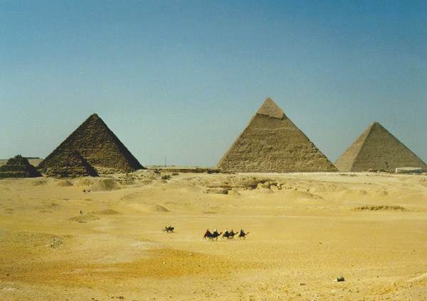 Pyramiden mit Kamele