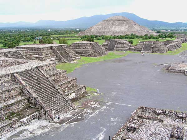 Ufolandeplatz - Mexiko - Stadt der Götter